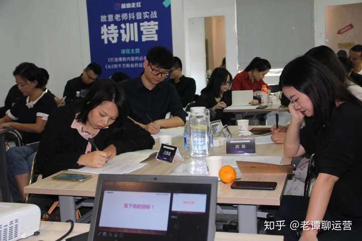 深圳专业写作技巧提升培训班：实战演练与深度辅导