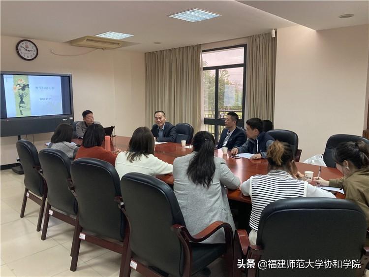 文献研读报告AI：PPT模板免费与撰写示范及格式要求