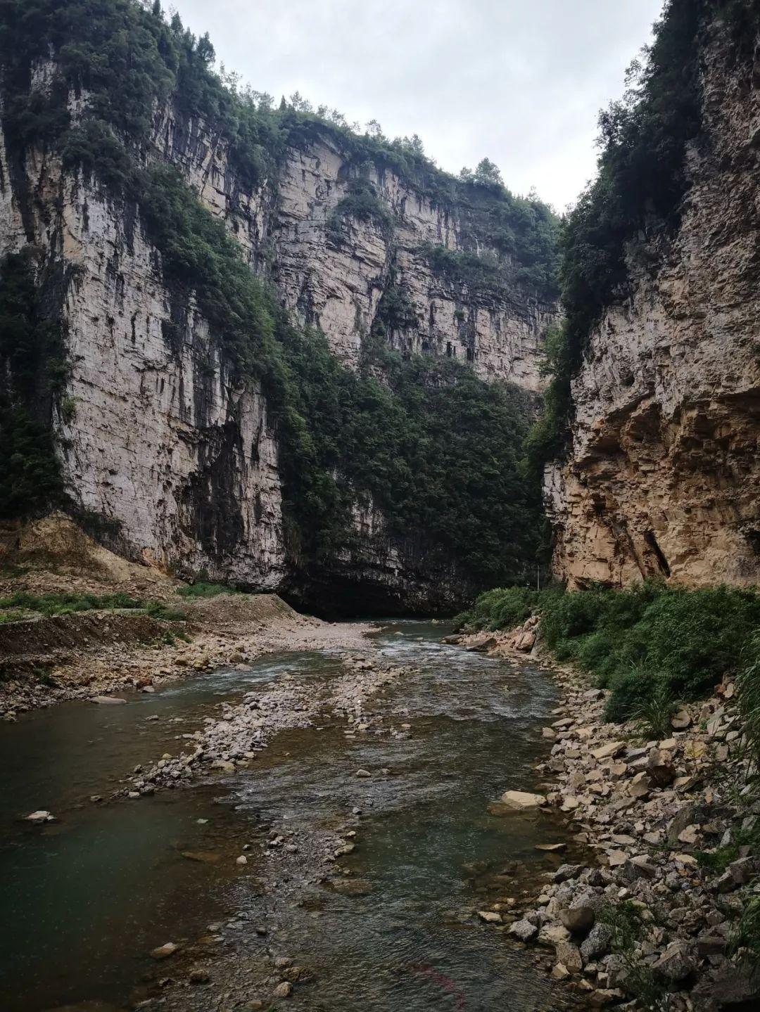 全方位解读：地名背后的故事与地理奥秘——探索地名的历史、文化及地理特点