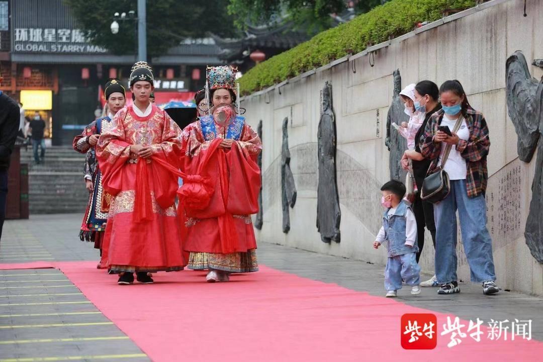 AI技术在婚礼摄影中的应用：照片变脸与创意文案素材大全