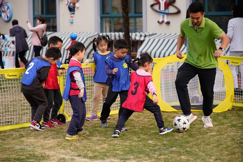 探索AI在孩子作业中的应用：优势、风险与家长指南