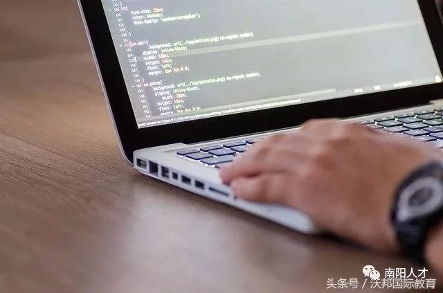 探索AI开发工具：全面盘点制作人工智能软件的必备平台与编程框架