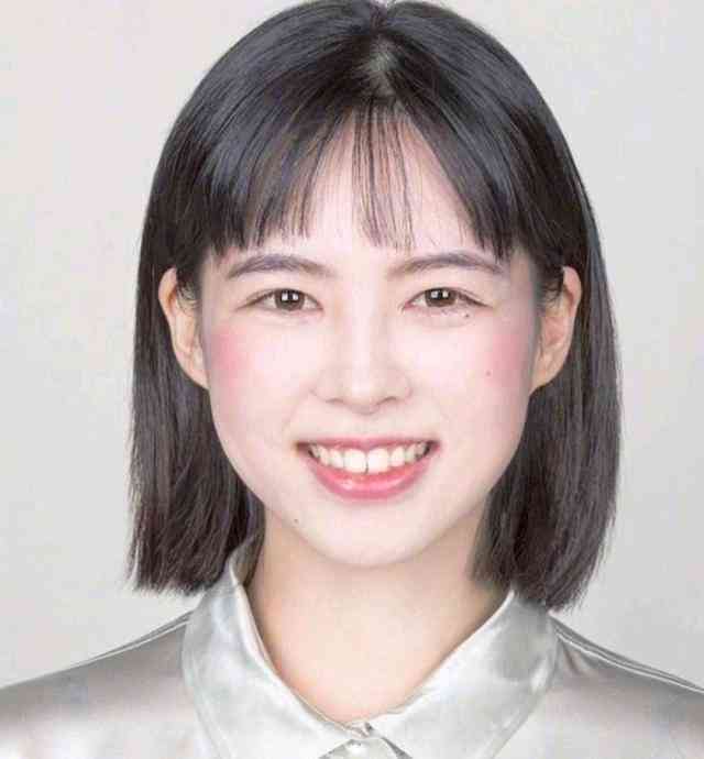 杞婚者必备：轻颜相机能否轻松拍摄完美证件照片？